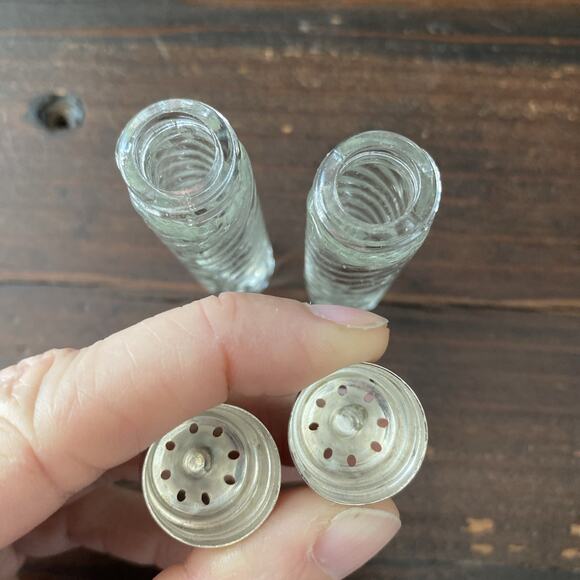 Vintage Midcentury Swirl Glass Salt And Pepper Shakers Silver Plate Lids - Picture 6 of 7